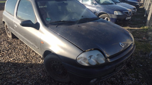 Dezmembram Renault Clio 2 [1998 - 2005] Hatch