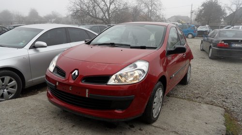 Dezmembram renault clio 3,1,5 diesel,euro 4,d