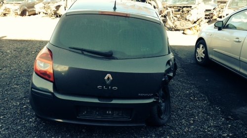 Dezmembram Renault Clio 3 1.6 benzina 2007