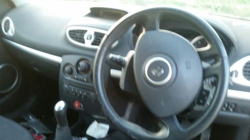 Dezmembram Renault Clio III 1.4 Benzina