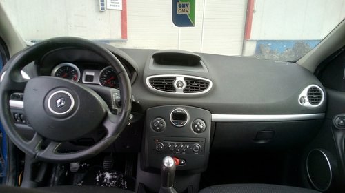 Dezmembram Renault Clio III 2006 1.5 dci