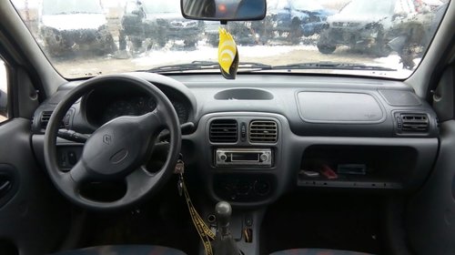 Dezmembram renault clio sedan din 2001-1,4 benzina