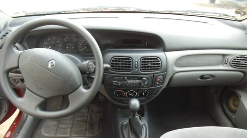 Dezmembram renault megane din 1999-1,4 benzina