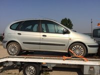 Dezmembram Renault Scenic 1.4 i 16v din 2000