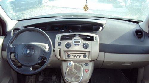 Dezmembram Renault Scenic 2 - 2005 - 1.5dci