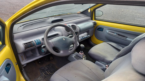 Dezmembram Renault Twingo [1993 - 1998] Hatchback 1.2 MT (55 hp)