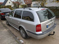 Dezmembram Skoda Octavia 1 2.0 benzina 115 cp 2002