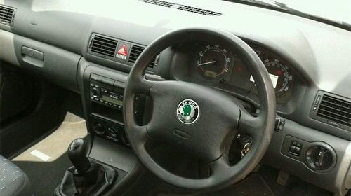 dezmembram skoda octavia 1,6 benzina din 2004