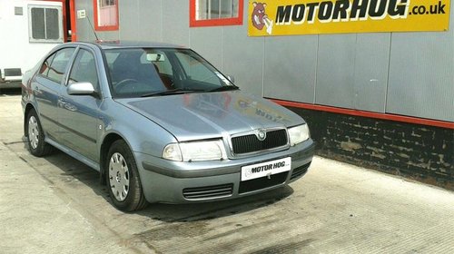 Dezmembram skoda octavia 1,6 benzina din 2004