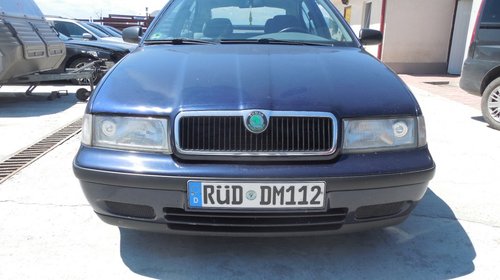 Dezmembram Skoda Octavia motor 1.6b an 1999