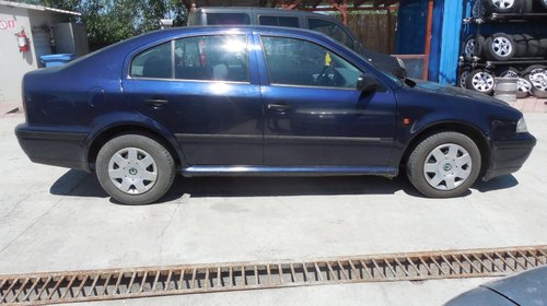 Dezmembram Skoda Octavia motor 1.6b an 1999