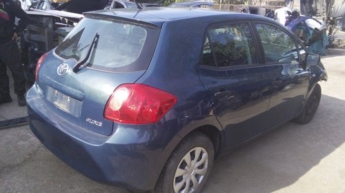 Dezmembram toyota auris 2009