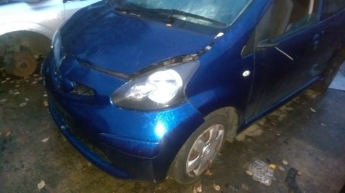 Dezmembram Toyota Aygo 1.0i benzina din anul 2006