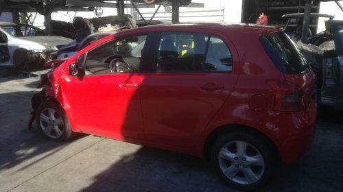 Dezmembram toyota yaris 1.3 benzina fab. 2007