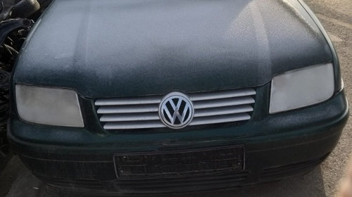 Dezmembram Volkswagen Bora 1.6 8V din 2000