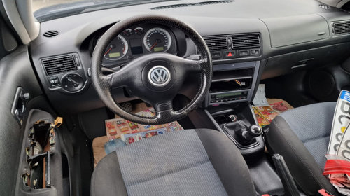 Dezmembram Volkswagen Golf 4 [1997 - 2006] Hatchback 5-usi 1.6 FSI MT (110 hp) benzina 110cp cod BAD