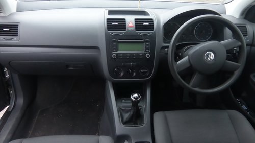 Dezmembram volkswagen golf 5 din 2005-1,9 bkc