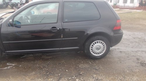 Dezmembram volkswagen golf din 2001-1,4 benzi