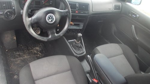 Dezmembram volkswagen golf din 2001-1,4 benzina