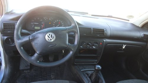 Dezmembram volkswagen passat din 1999-1.6 8 valve