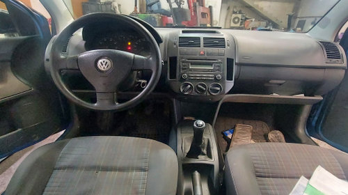 Dezmembram Volkswagen Polo 4 [facelift] [2005 - 2009] Hatchback 5-usi 1.2 MT (65 hp)