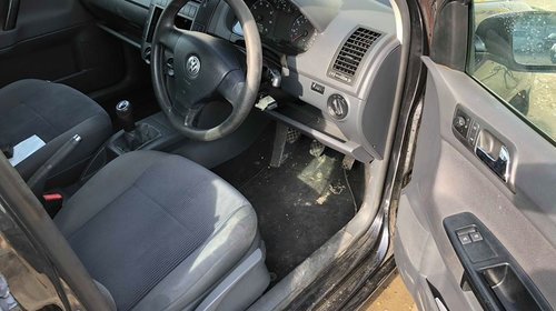 Dezmembram Volkswagen Polo Comfort 1.4 benzina 2007