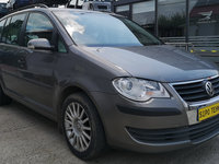 Dezmembram Volkswagen Touran 7 locuri an 2007, 1.9 TDI motor BXE, cutie de viteze JYK