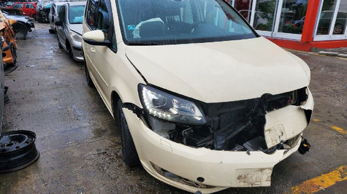 Dezmembram VOLKSWAGEN TOURAN - MONOVOLUM - 1.6 TDI DIESEL