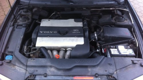 Dezmembram Volvo V 40 1.8 T An 2001 Breack