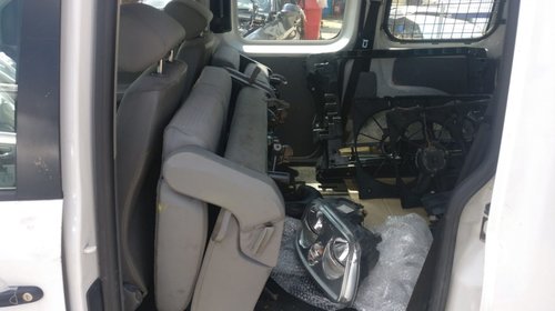 Dezmembram VW Caddy an 2008 motor 1.9 TDI cod BSU