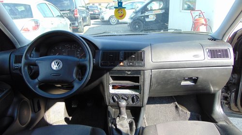 Dezmembram VW Golf 4 , 1.4 i , tip motor AXP , fabricatie 2001