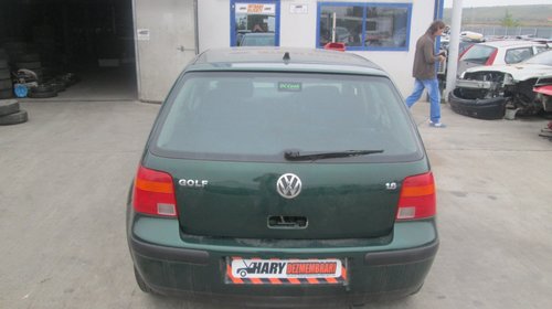 Dezmembram vw golf 4 1.6i 2001