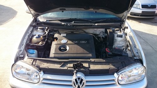 Dezmembram VW Golf 4, motor 1.6 I, tip AZD, 105CP, fabricatie 2001