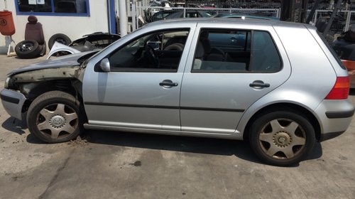 Dezmembram VW Golf 4, motor 1.6I, tip AVU, 75kw, 102CP, fabricatie 2000