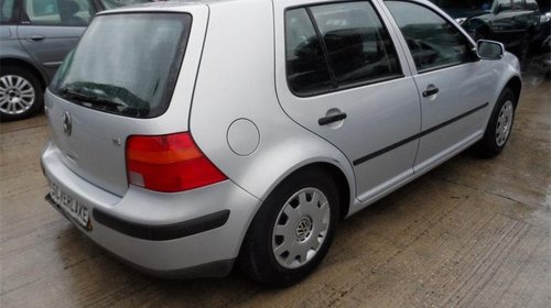 dezmembram vw golf 4, motor de 1, 6 benzina din 2001