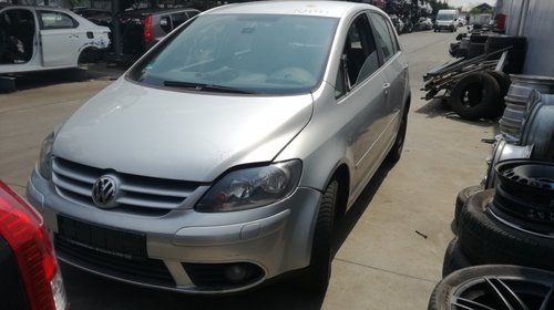 Dezmembram vw golf 5 plus