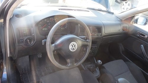 Dezmembram VW Golf IV Hatchback 1.6 benzina An 1999