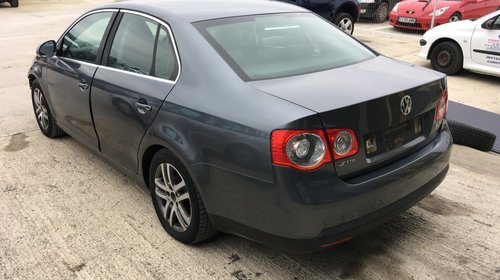 Dezmembram VW JETTA 2.0 BKD