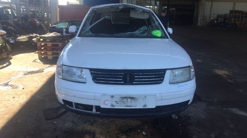 Dezmembram VW Passat 3B5