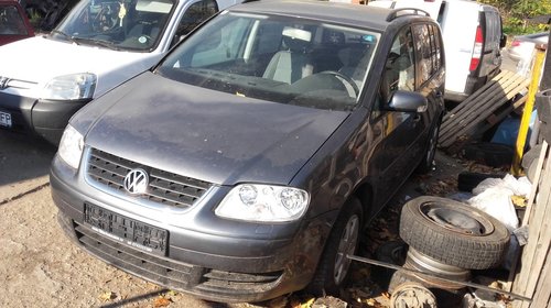 Dezmembram vw touran 2.0 diesel