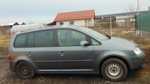 Dezmembram VW Touran , 2.0 TDI , tip motor AZV , fabricatie 2004