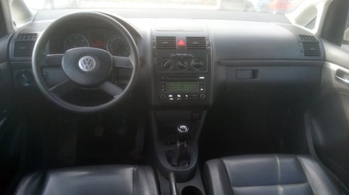 Dezmembram VW Touran 2005 1.9 AVQ, cutie 6 trepte GQN