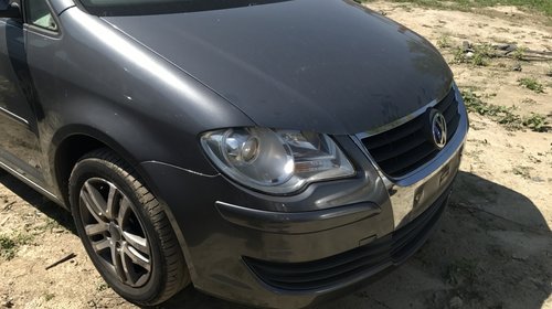 Dezmembram VW Touran facelift an 2007 motor 1,9 BXE