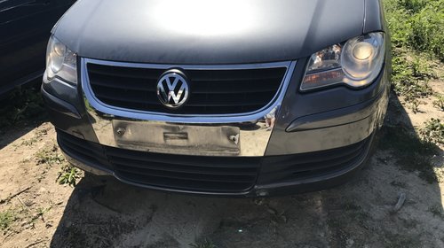 Dezmembram VW Touran facelift an 2007 motor 1