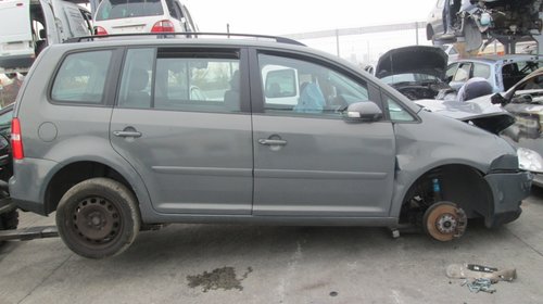 Dezmembram Vw Touran , motor 1.9 tdi PD, tip 