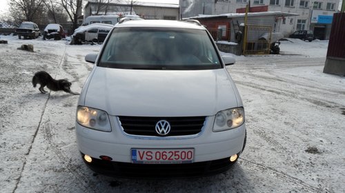 Dezmembram vw touran,motor 2,0 diesel,BKD,volan stg,6 trepte din 2006