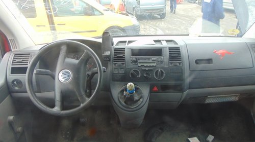 Dezmembram VW Transporter 5 , 1.9TDI , tip motor AXB , fabricatie 2003