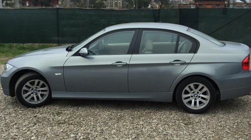 Dezmembrari . Dezmembrez BMW E90 320i 143cp far, capota, bara, trager!