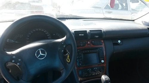 Dezmembrari Mercedes C200 Kompressor w203