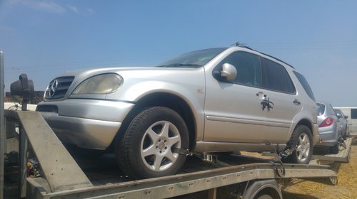 Dezmembrari Mercedes ML 270 CDI an 2000 cutie